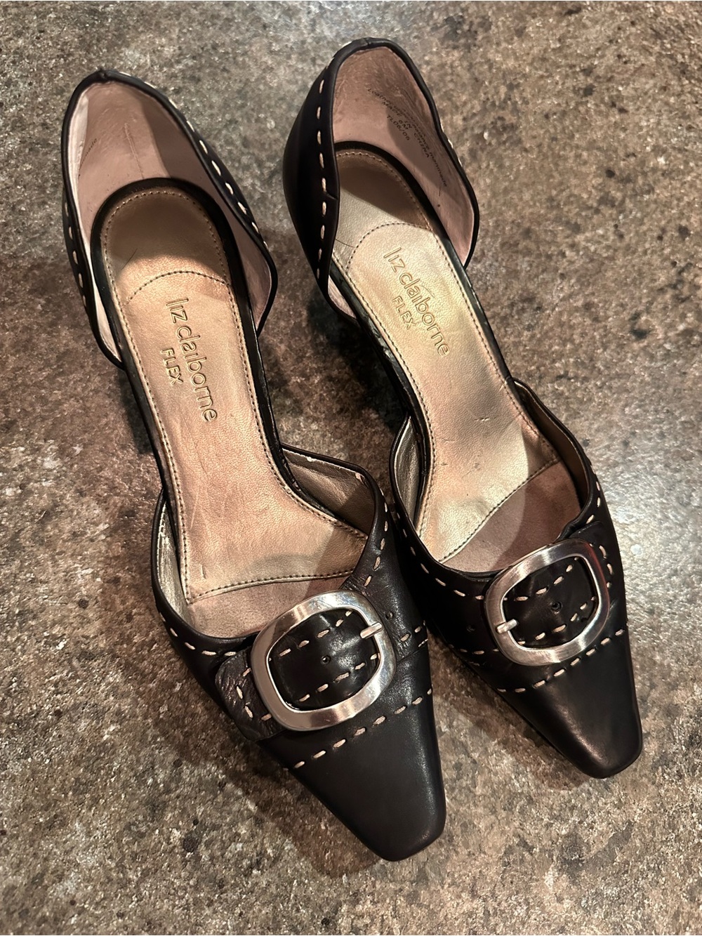 ⭐️ Liz Claiborne 6 Black Pointed Toe Buckle Flats
